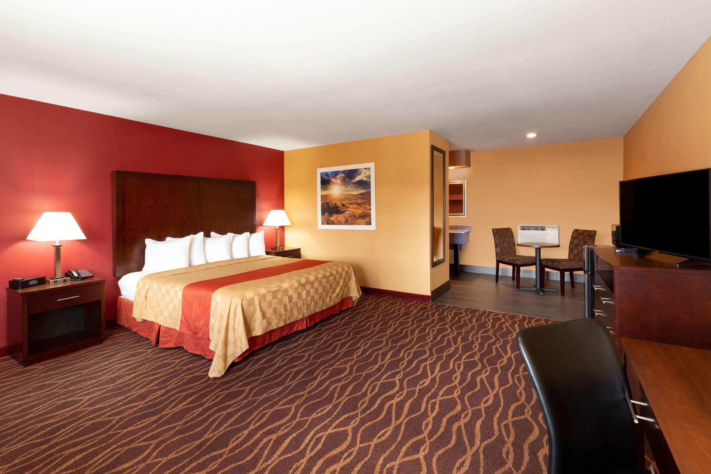 Rosewood Inn & Suites Роузберг Экстерьер фото