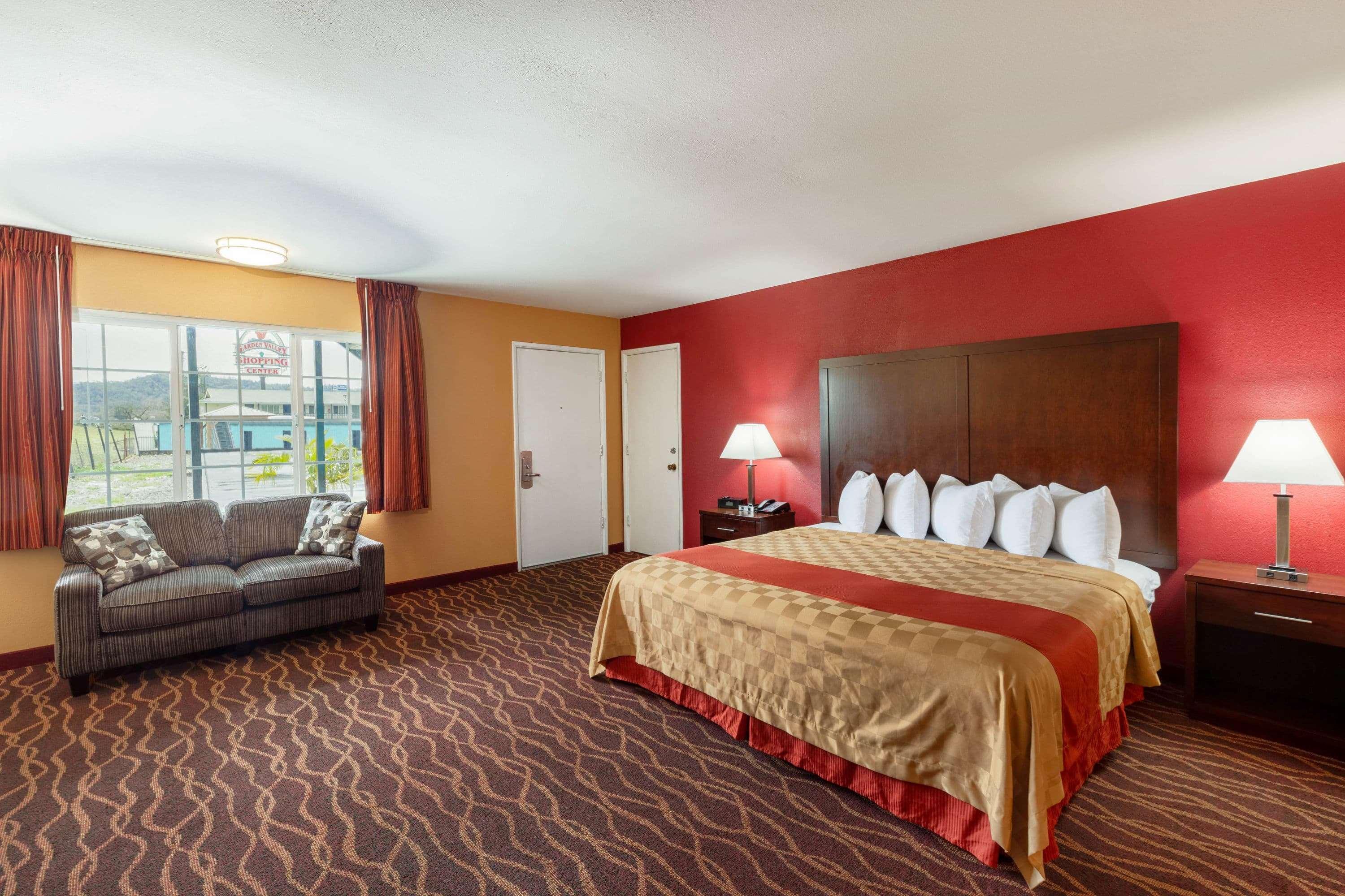 Rosewood Inn & Suites Роузберг Экстерьер фото