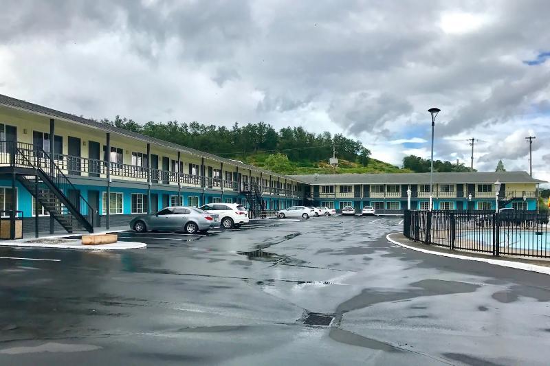 Rosewood Inn & Suites Роузберг Экстерьер фото