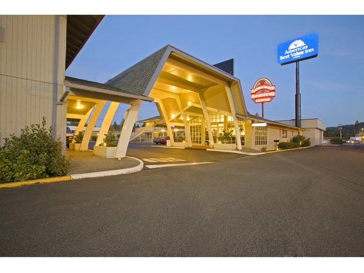 Rosewood Inn & Suites Роузберг Экстерьер фото